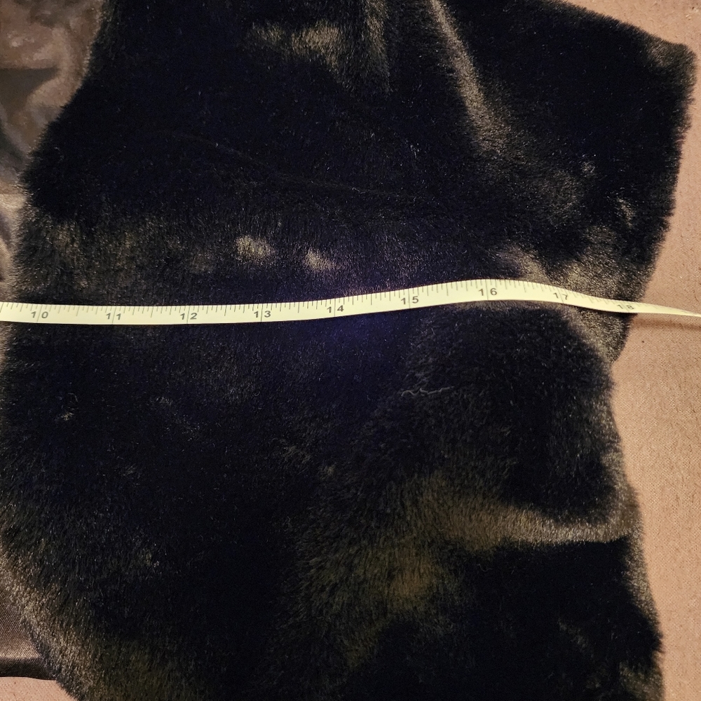 Knit Works black faux fur shawl/bolero/jacket used good condition 14 1/2 plus - Picture 3 of 5